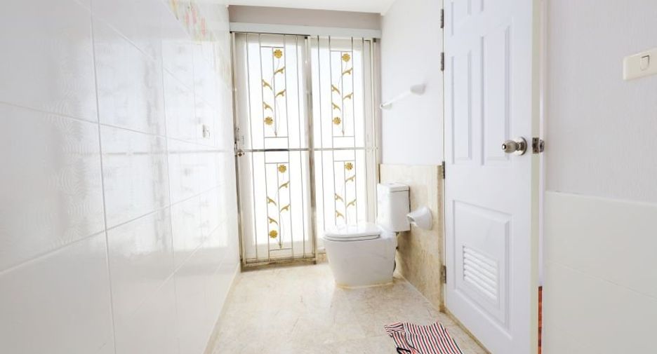 For sale 3 bedrooms house in Taling Chan, Bangkok