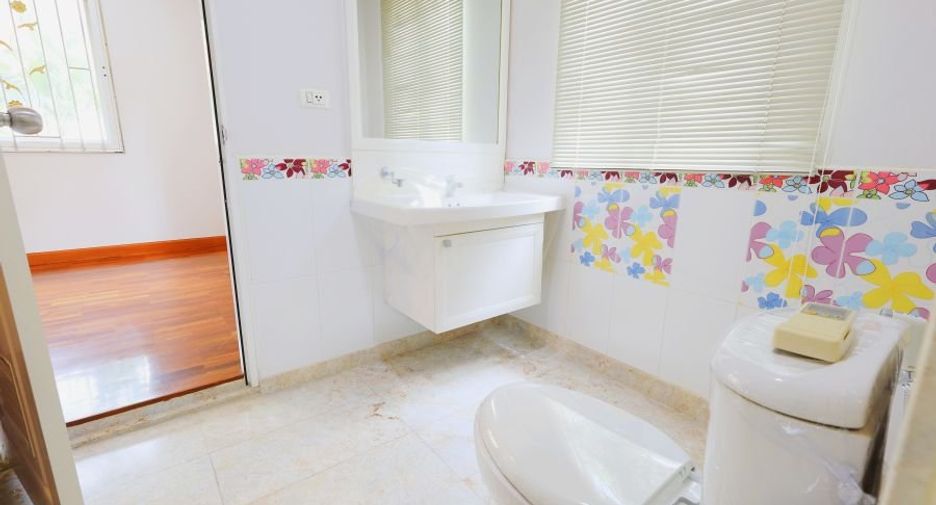For sale 3 bedrooms house in Taling Chan, Bangkok