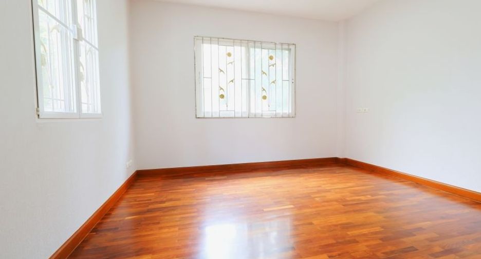 For sale 3 bedrooms house in Taling Chan, Bangkok