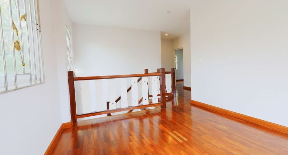 For sale 3 bedrooms house in Taling Chan, Bangkok