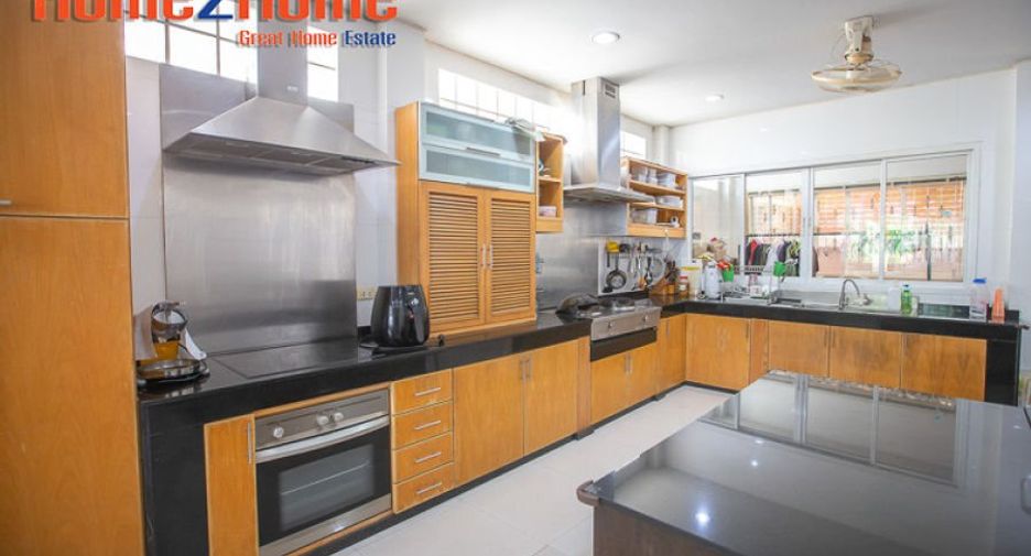 À vendre 4 chambres maison à Bang Khae, Bangkok
