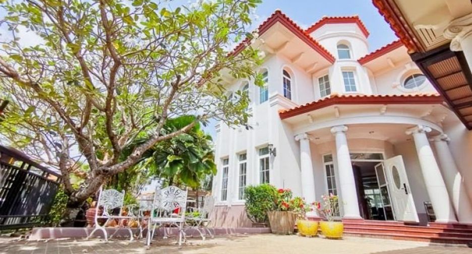 À vendre 4 chambres maison à Bang Khae, Bangkok