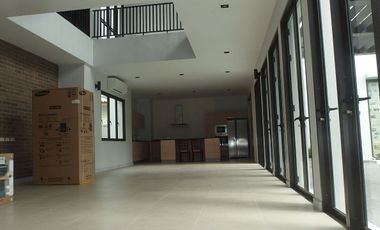 For rent 4 Beds house in Khlong Toei, Bangkok