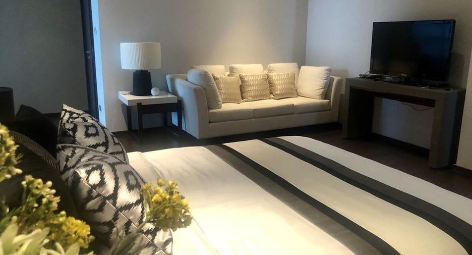For sale 3 bedrooms condo in Khlong Toei, Bangkok