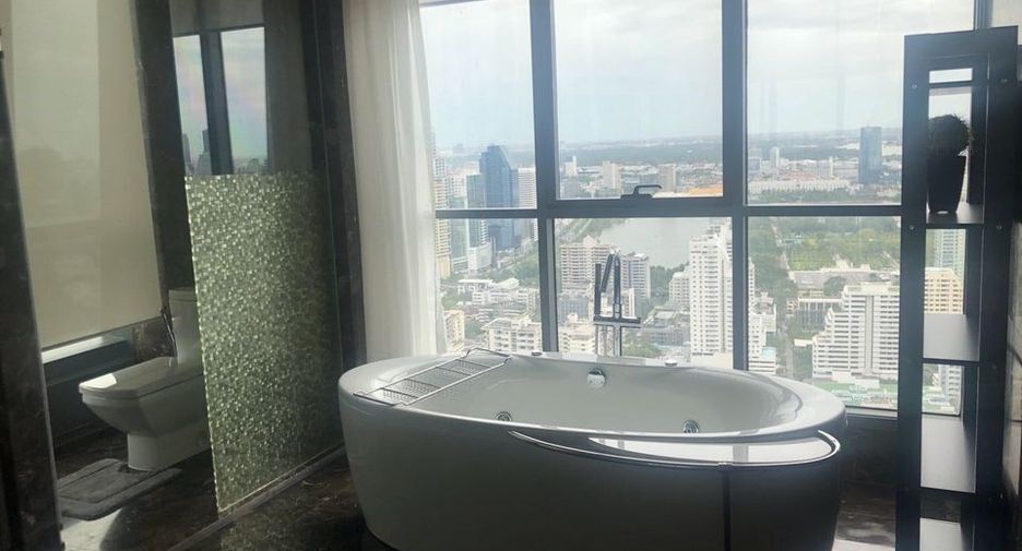 For sale 3 bedrooms condo in Khlong Toei, Bangkok