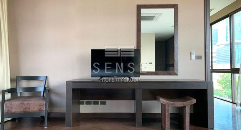 For rent 2 bedrooms condo in Watthana, Bangkok