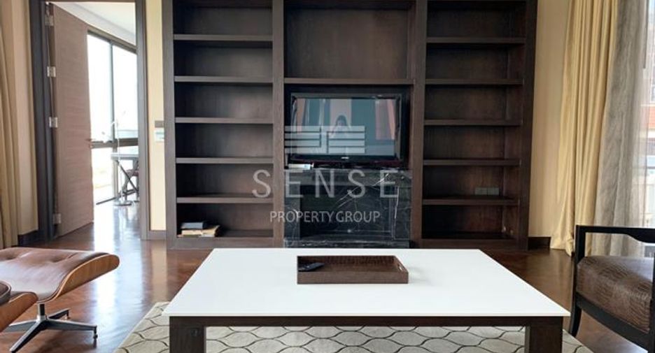 For rent 2 bedrooms condo in Watthana, Bangkok