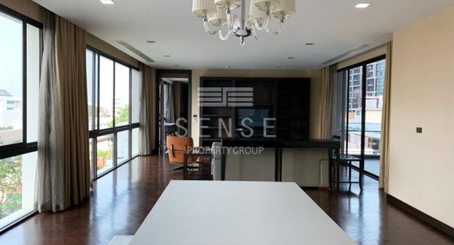 For rent 2 bedrooms condo in Watthana, Bangkok