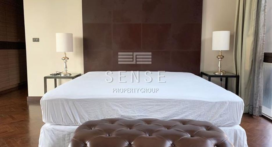 For rent 2 bedrooms condo in Watthana, Bangkok