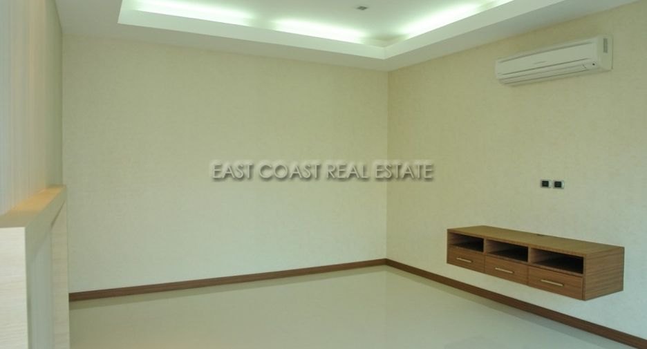 For sale 4 bedrooms house in Bang Lamung, Chonburi