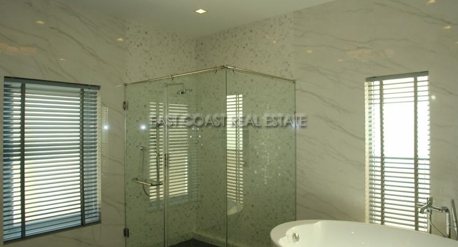 For sale 4 bedrooms house in Bang Lamung, Chonburi