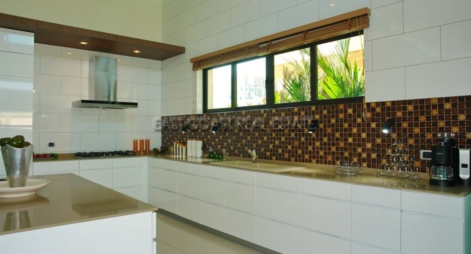 For sale 4 bedrooms house in Bang Lamung, Chonburi