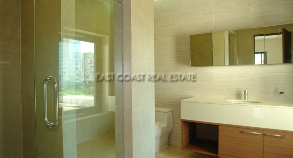 For sale 4 bedrooms house in Bang Lamung, Chonburi