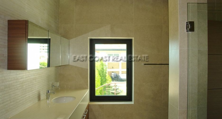 For sale 4 bedrooms house in Bang Lamung, Chonburi