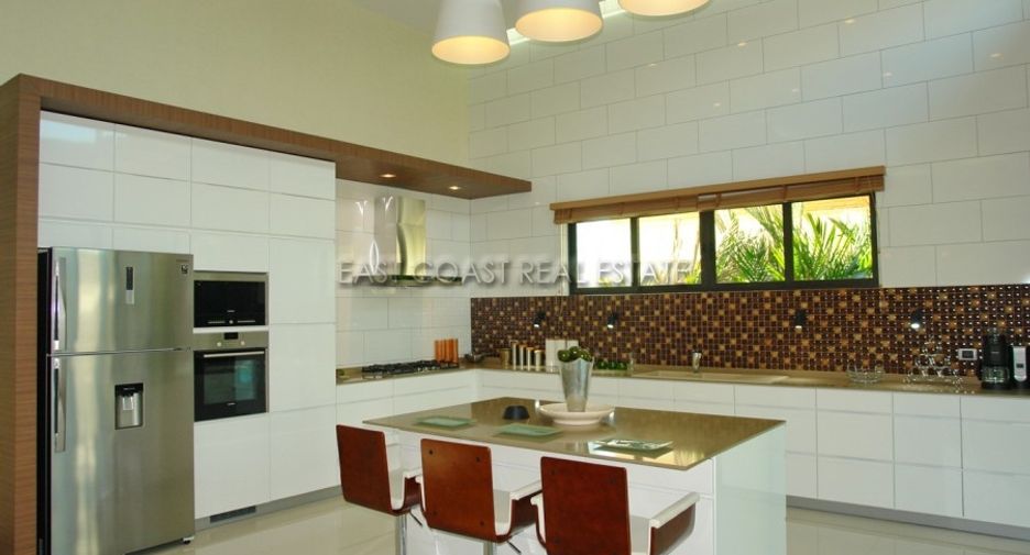 For sale 4 bedrooms house in Bang Lamung, Chonburi