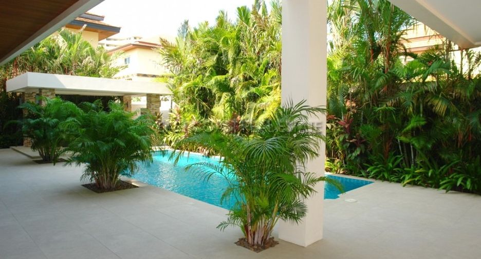 For sale 4 bedrooms house in Bang Lamung, Chonburi
