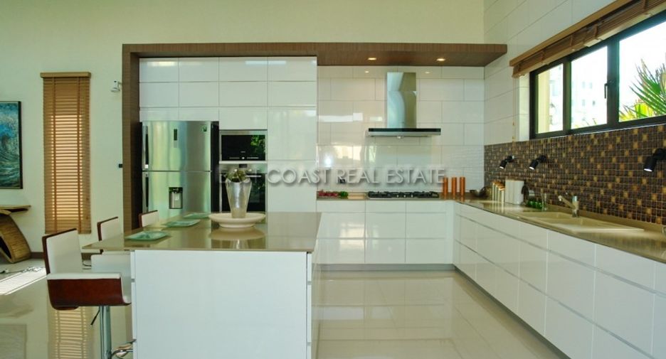 For sale 4 bedrooms house in Bang Lamung, Chonburi