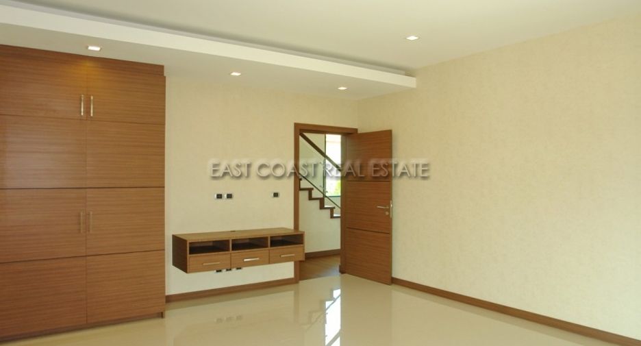 For sale 4 bedrooms house in Bang Lamung, Chonburi