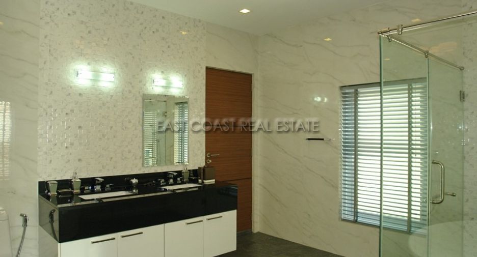 For sale 4 bedrooms house in Bang Lamung, Chonburi