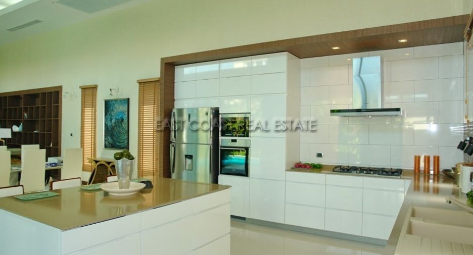 For sale 4 bedrooms house in Bang Lamung, Chonburi