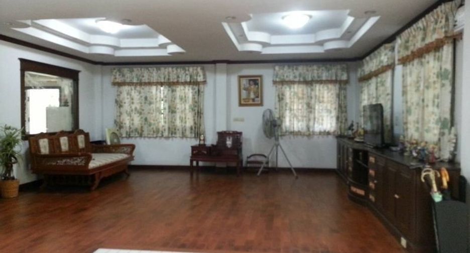 À vendre 3 chambres maison à Mueang Lamphun, Lamphun