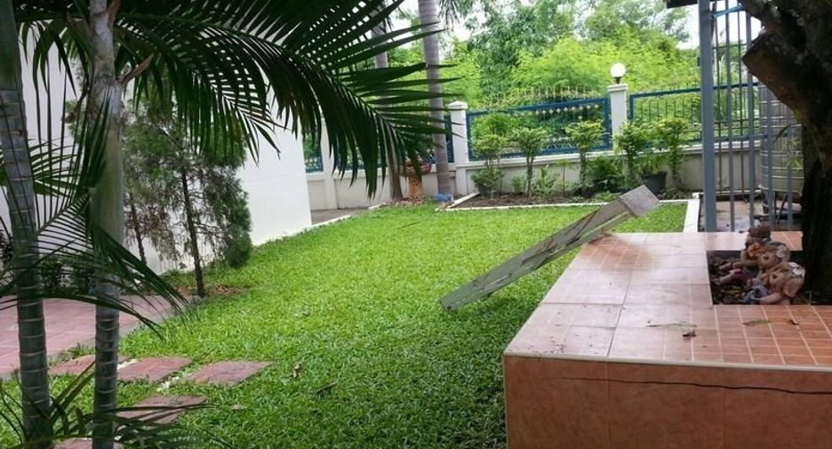 À vendre 3 chambres maison à Mueang Lamphun, Lamphun