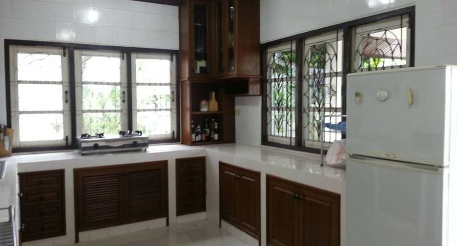 À vendre 3 chambres maison à Mueang Lamphun, Lamphun