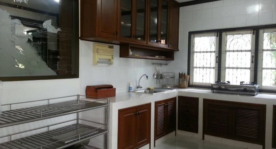 À vendre 3 chambres maison à Mueang Lamphun, Lamphun