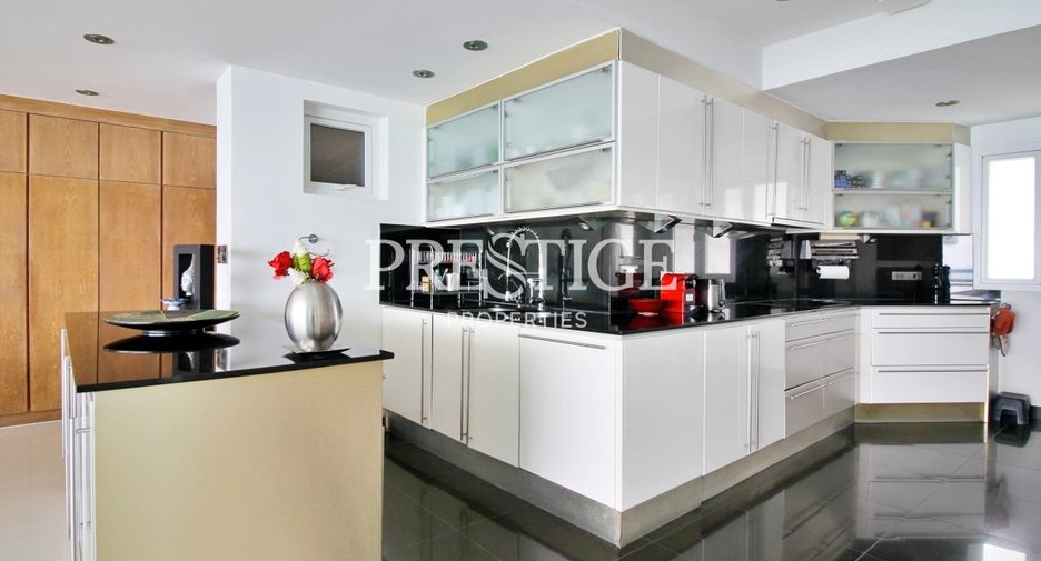 For sale 3 bedrooms condo in Bang Lamung, Chonburi
