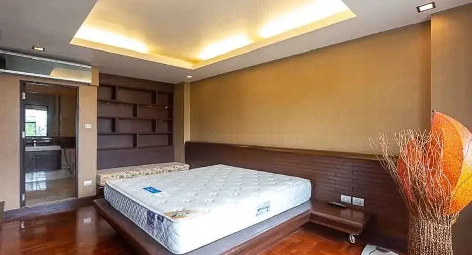 For sale 3 bedrooms condo in Yan Nawa, Bangkok