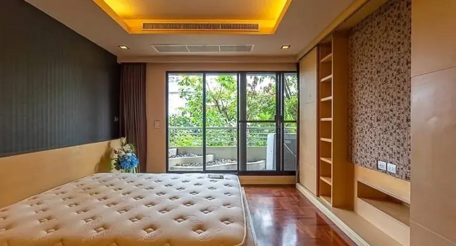 For sale 3 bedrooms condo in Yan Nawa, Bangkok