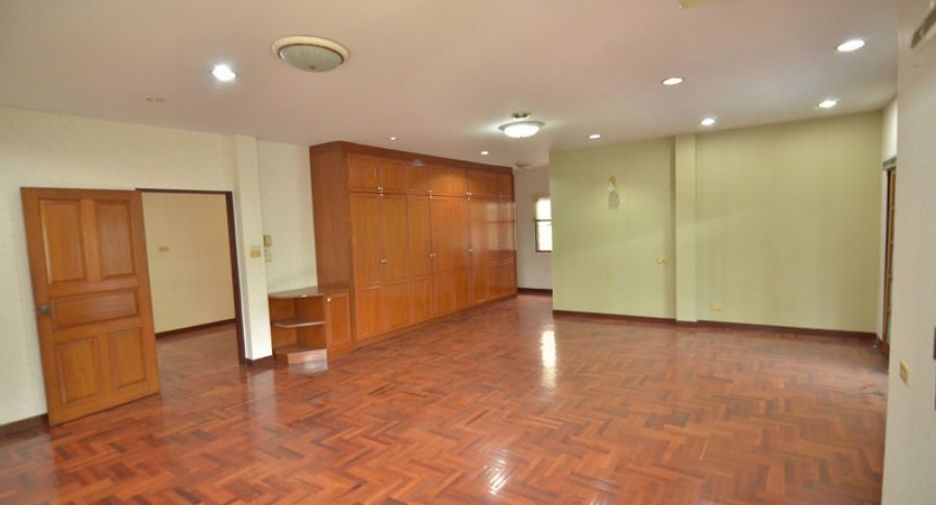 ให้เช่า 2 ห้องนอน บ้านเดี่ยว ใน วัฒนา, กรุงเทพฯ