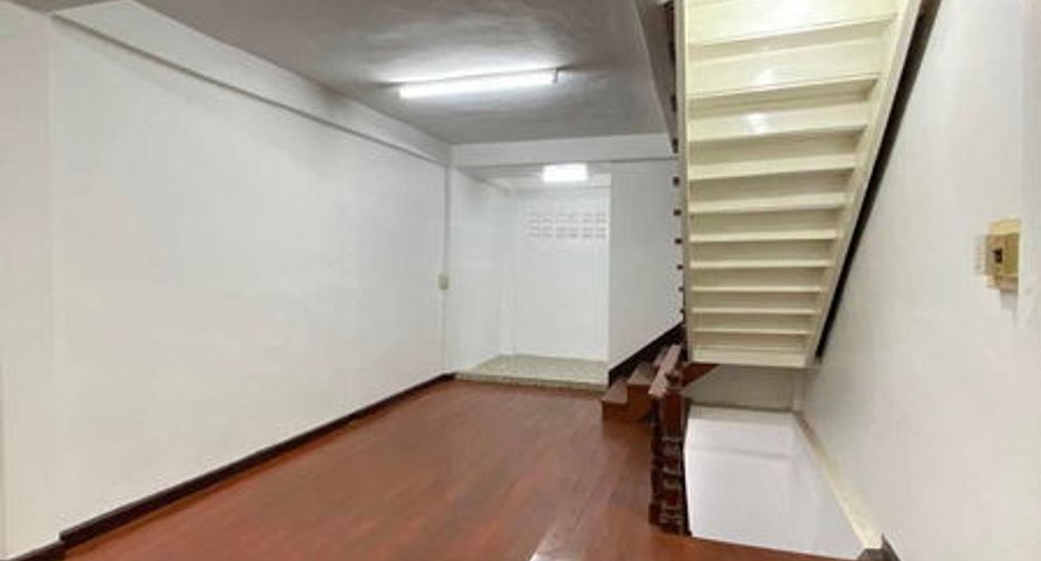 For sale そして for rent retail Space in Phra Khanong, Bangkok
