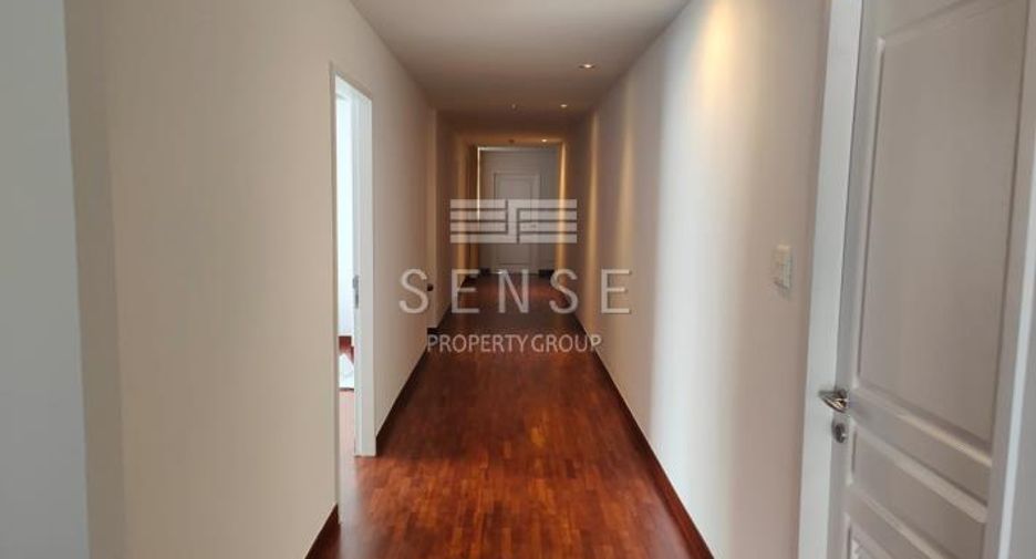 Condo en alquiler de 4 habitaciones en Watthana, Bangkok