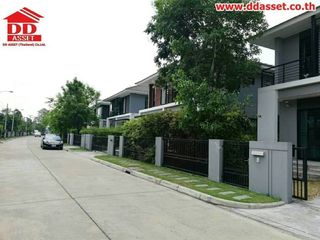 For sale 4 Beds house in Bangkok Noi, Bangkok