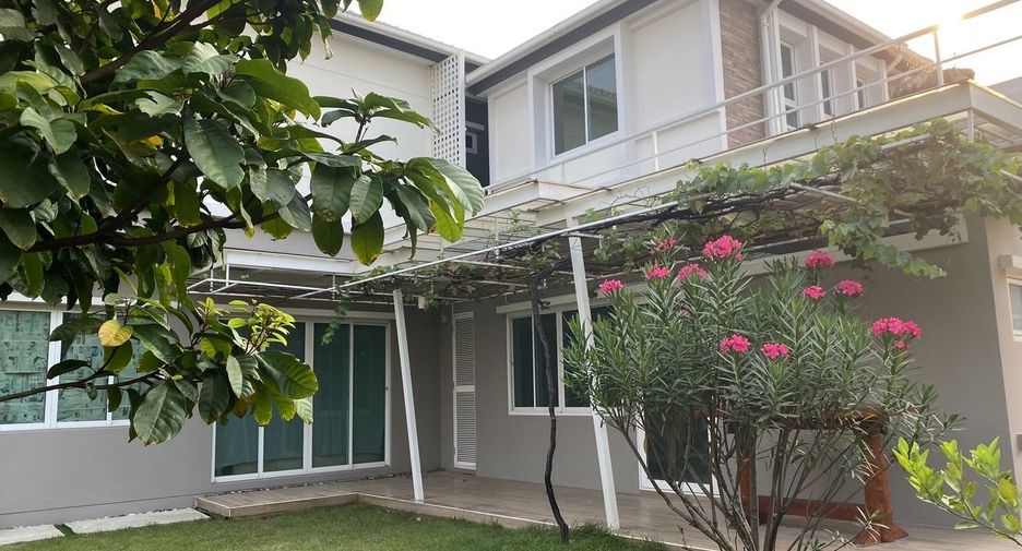For sale 5 Beds house in Khan Na Yao, Bangkok