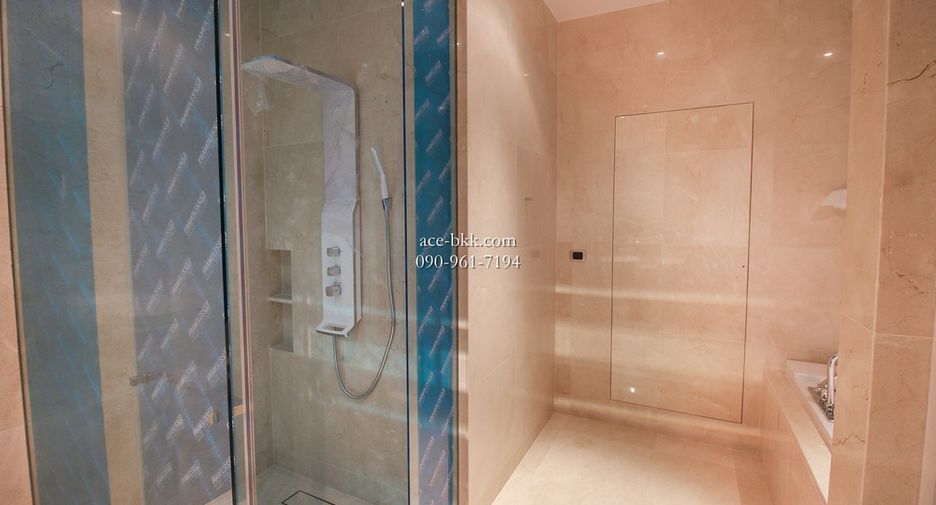 À vendre 3 chambres condo à Khlong Toei, Bangkok