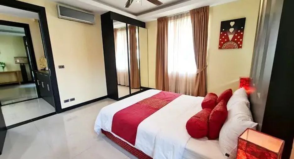 For sale 4 bedrooms house in East Pattaya, Pattaya