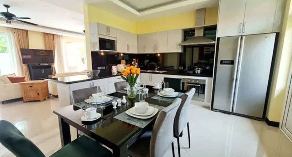 For sale 4 bedrooms house in East Pattaya, Pattaya