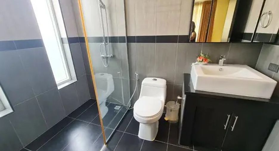 For sale 4 bedrooms house in East Pattaya, Pattaya