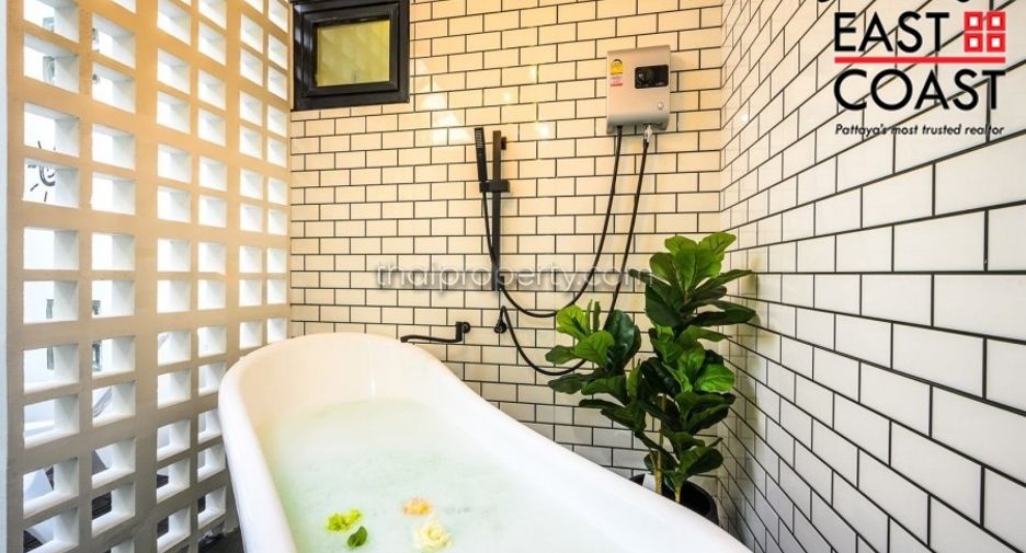 For sale 6 bedrooms house in Bang Lamung, Chonburi