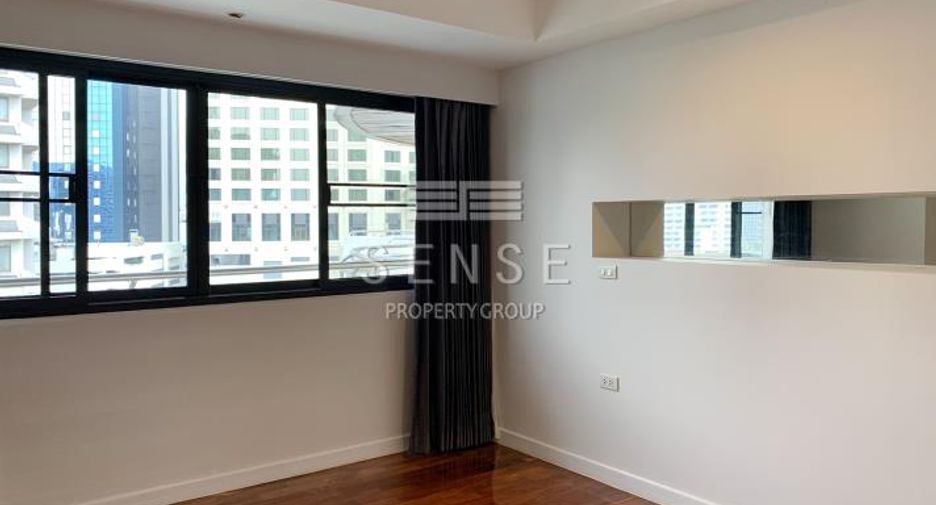 For rent 4 bedrooms condo in Khlong Toei, Bangkok