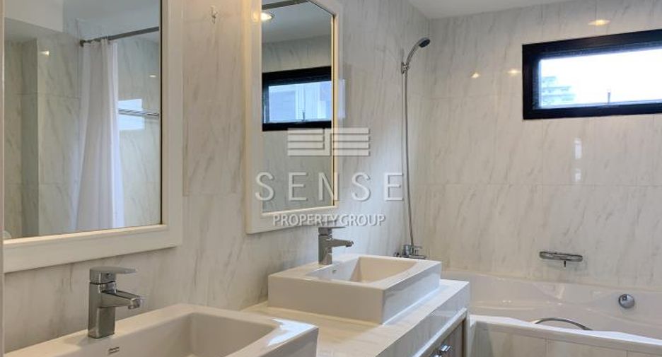 For rent 4 bedrooms condo in Khlong Toei, Bangkok