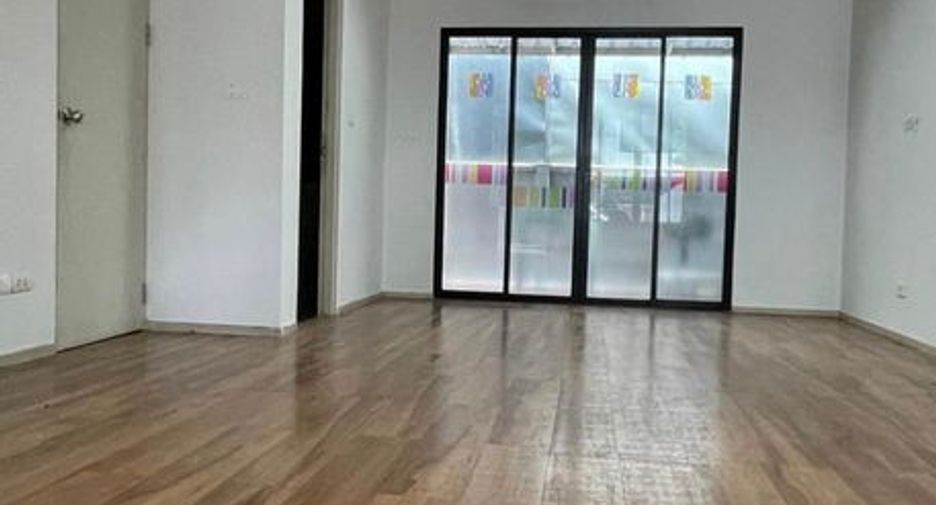 For rent 6 bed office in Suan Luang, Bangkok