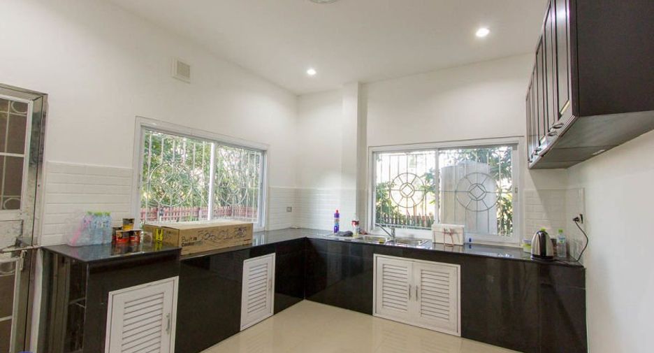 Casa en venta de 5 habitaciones en Khueang Nai, Ubon Ratchathani