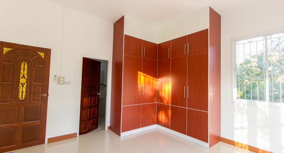 Casa en venta de 5 habitaciones en Khueang Nai, Ubon Ratchathani