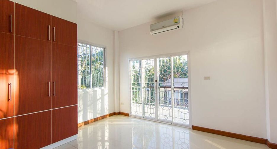 Casa en venta de 5 habitaciones en Khueang Nai, Ubon Ratchathani