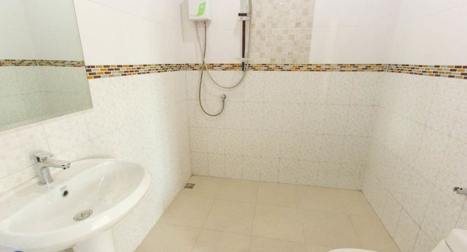 Casa en venta de 5 habitaciones en Khueang Nai, Ubon Ratchathani