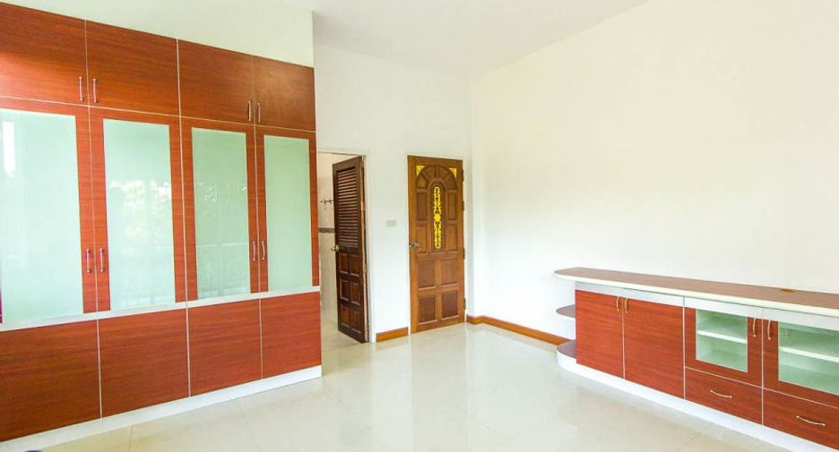 Casa en venta de 5 habitaciones en Khueang Nai, Ubon Ratchathani
