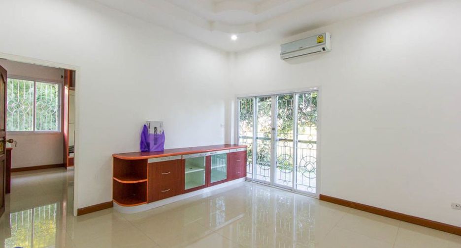 Casa en venta de 5 habitaciones en Khueang Nai, Ubon Ratchathani